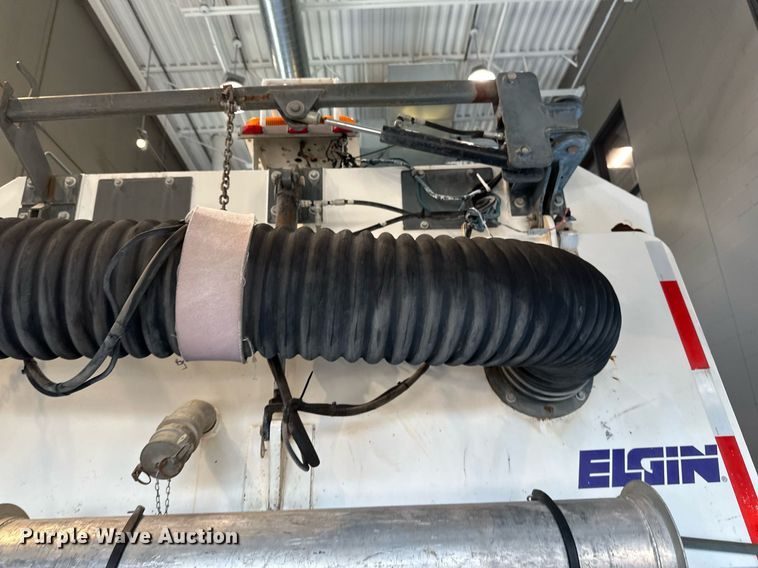 image for item DV0598 2002 Sterling SC8000 street sweeper truck