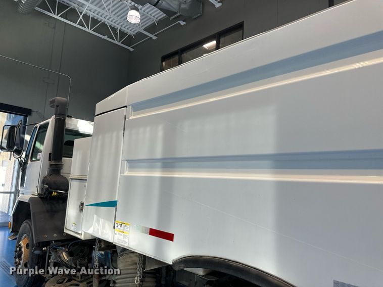 image for item DV0598 2002 Sterling SC8000 street sweeper truck