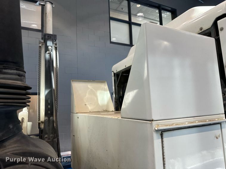 image for item DV0598 2002 Sterling SC8000 street sweeper truck