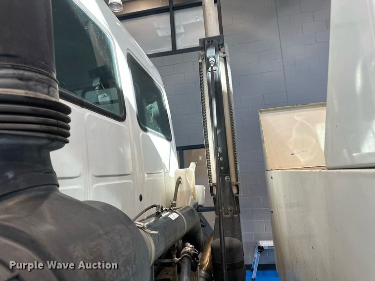 image for item DV0598 2002 Sterling SC8000 street sweeper truck