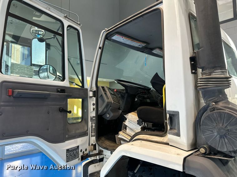 image for item DV0598 2002 Sterling SC8000 street sweeper truck