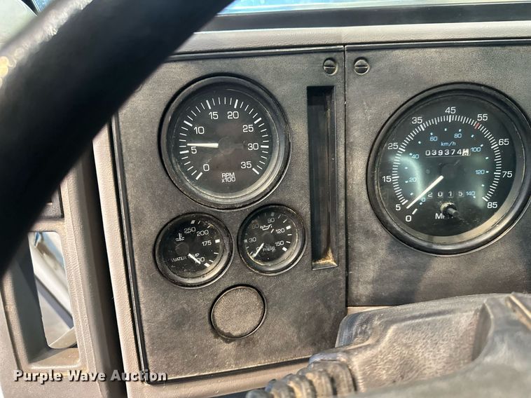 image for item DV0598 2002 Sterling SC8000 street sweeper truck