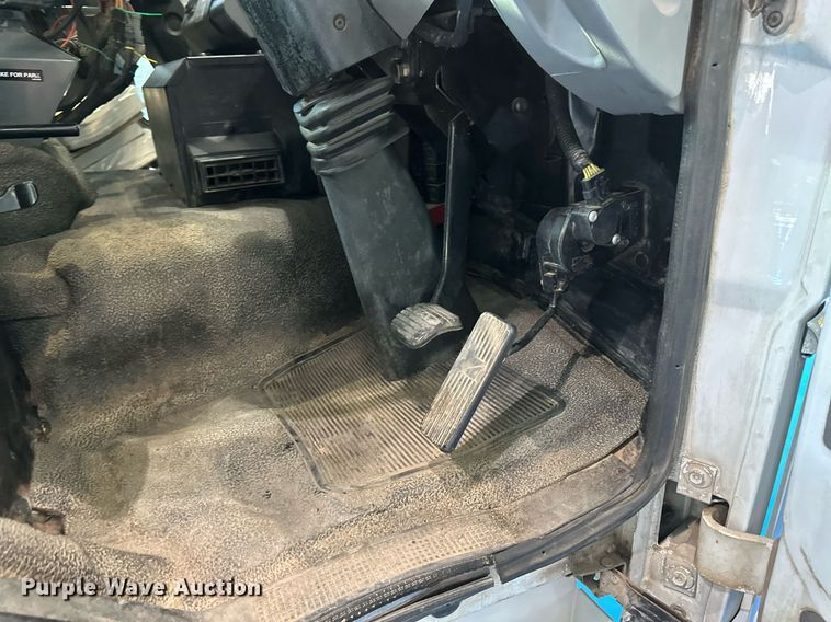 image for item DV0598 2002 Sterling SC8000 street sweeper truck