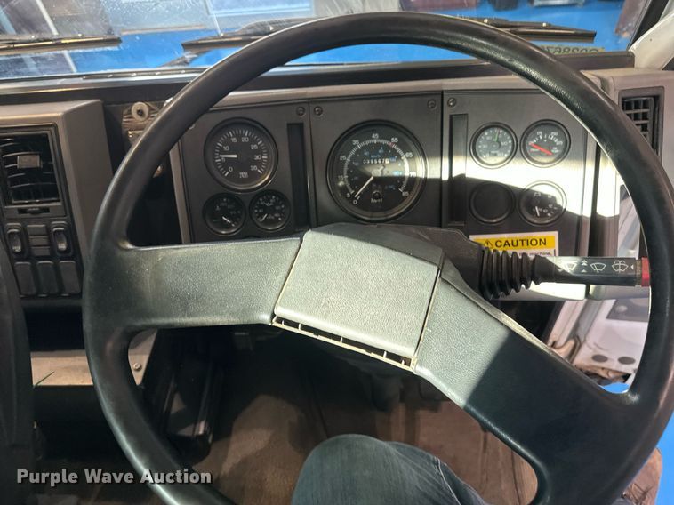 image for item DV0598 2002 Sterling SC8000 street sweeper truck