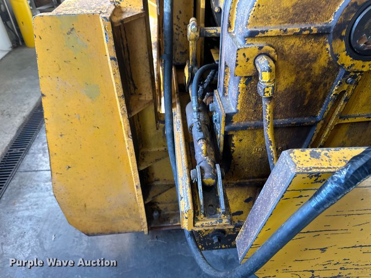 image for item DV0600 SnoGo MP3D wheel loader snow blower