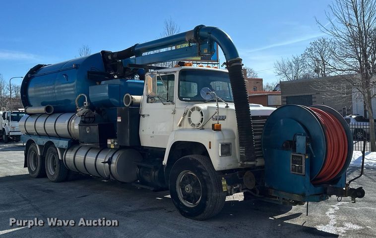 image for item DV0601 1990 Ford L8000 sewer jetter truck