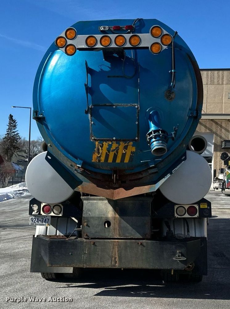 image for item DV0601 1990 Ford L8000 sewer jetter truck