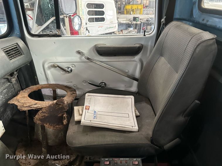 image for item DV0601 1990 Ford L8000 sewer jetter truck