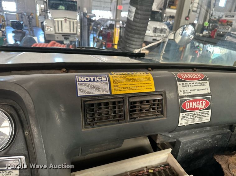 image for item DV0601 1990 Ford L8000 sewer jetter truck