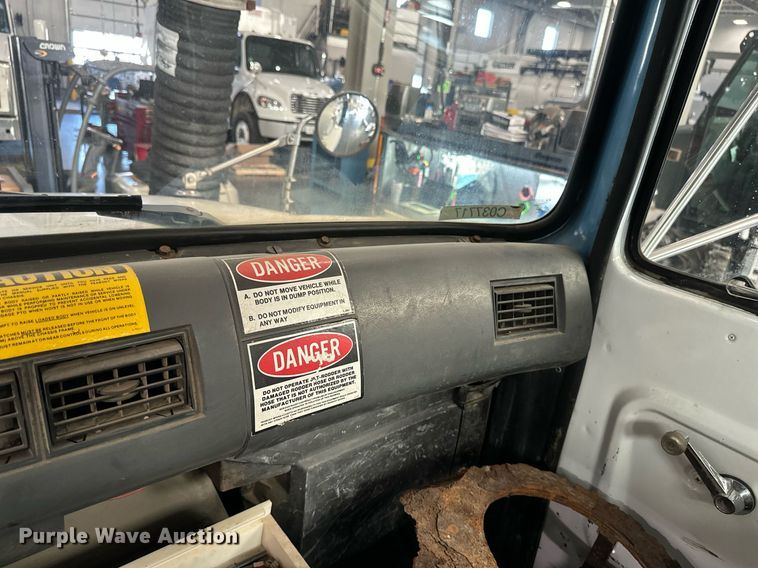 image for item DV0601 1990 Ford L8000 sewer jetter truck