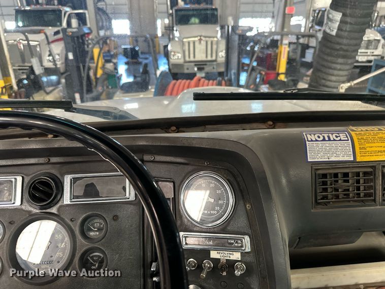 image for item DV0601 1990 Ford L8000 sewer jetter truck