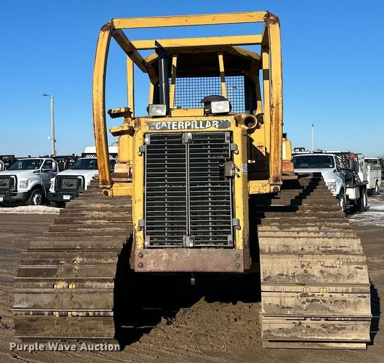 image for item DV0610 1987 Caterpillar  D6H LGP dozer