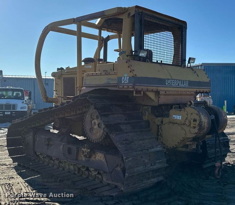 image for item DV0610 1987 Caterpillar  D6H LGP dozer