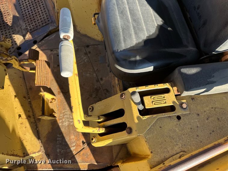 image for item DV0610 1987 Caterpillar  D6H LGP dozer