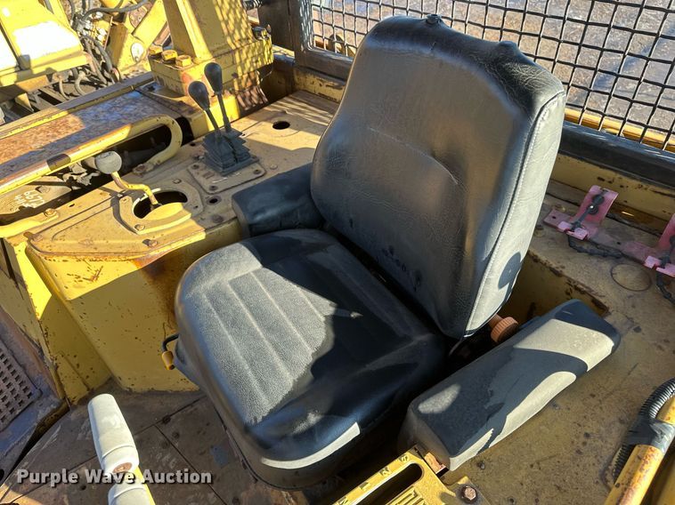 image for item DV0610 1987 Caterpillar  D6H LGP dozer