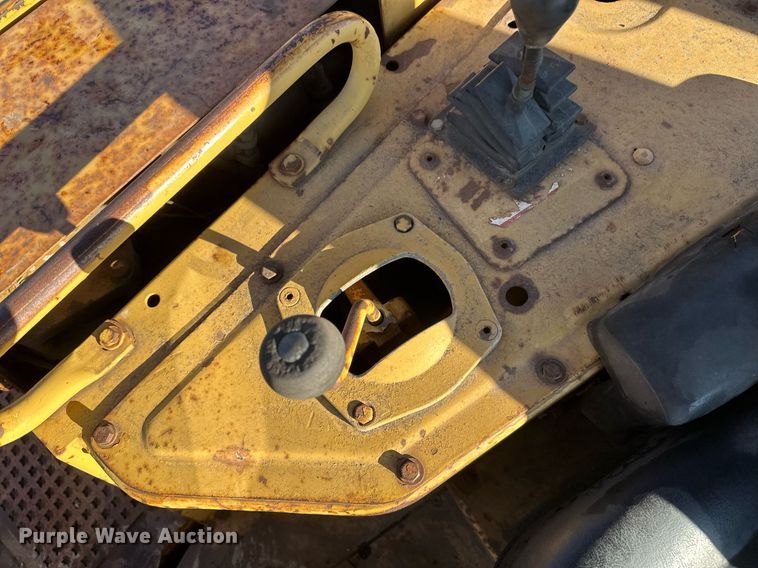 image for item DV0610 1987 Caterpillar  D6H LGP dozer