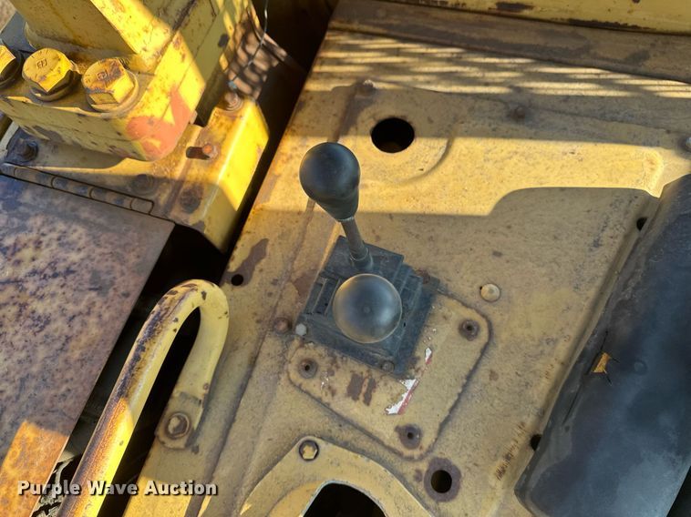 image for item DV0610 1987 Caterpillar  D6H LGP dozer