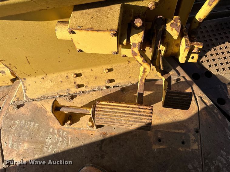 image for item DV0610 1987 Caterpillar  D6H LGP dozer