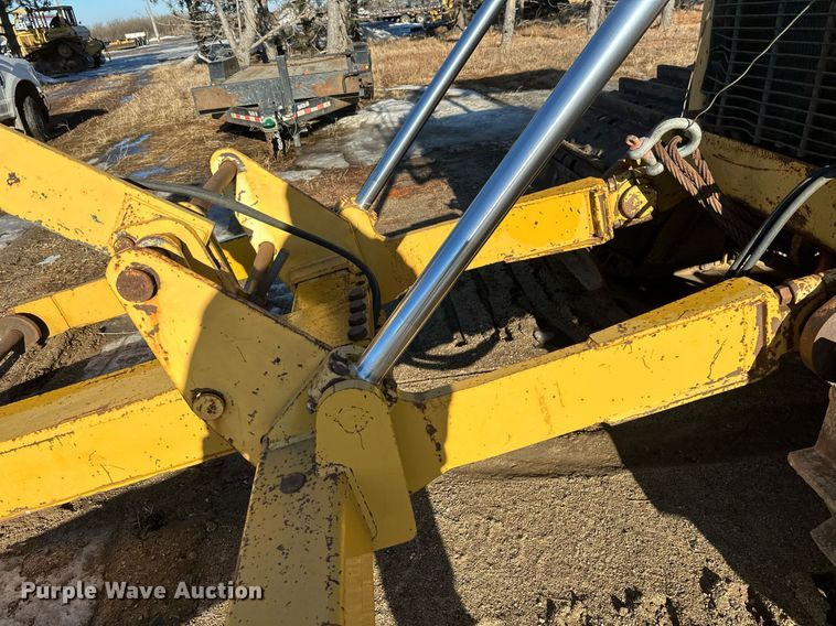 image for item DV0611 1987 Caterpillar  D6H LGP cable plow