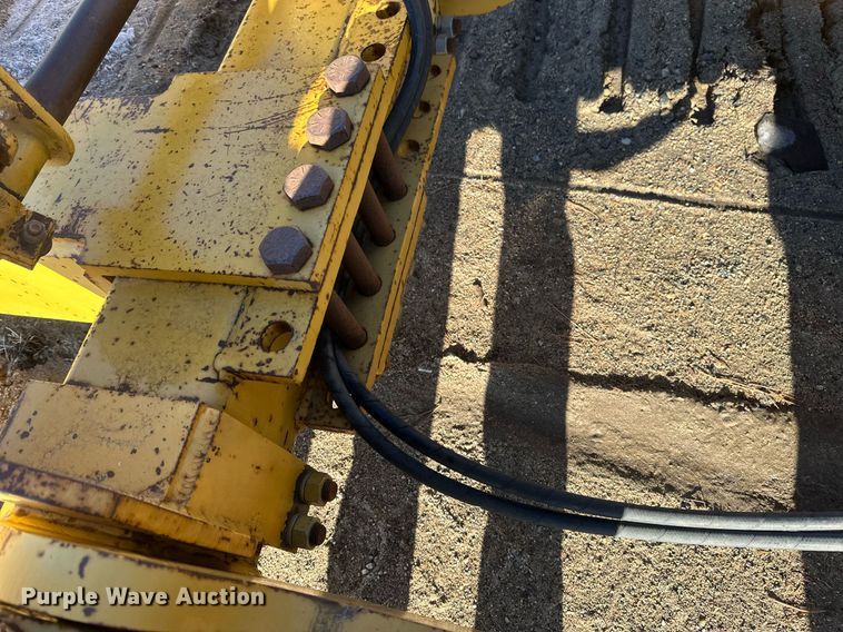 image for item DV0611 1987 Caterpillar  D6H LGP cable plow