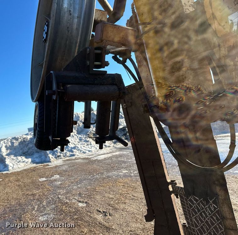 image for item DV0611 1987 Caterpillar  D6H LGP cable plow