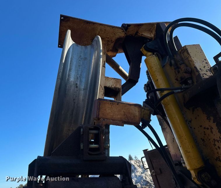 image for item DV0611 1987 Caterpillar  D6H LGP cable plow