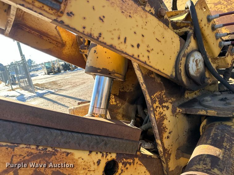 image for item DV0611 1987 Caterpillar  D6H LGP cable plow