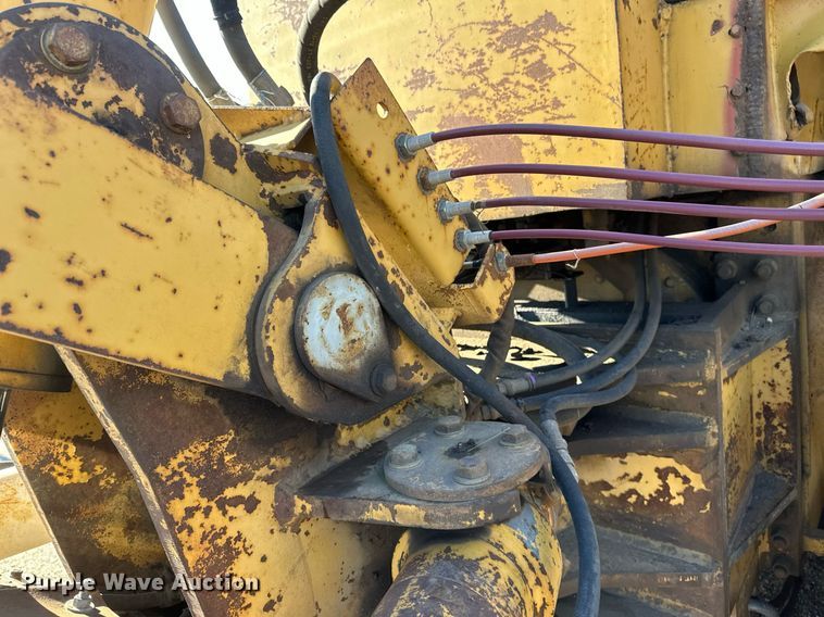 image for item DV0611 1987 Caterpillar  D6H LGP cable plow