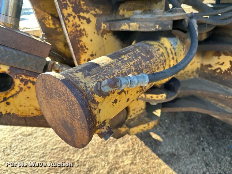 image for item DV0611 1987 Caterpillar  D6H LGP cable plow