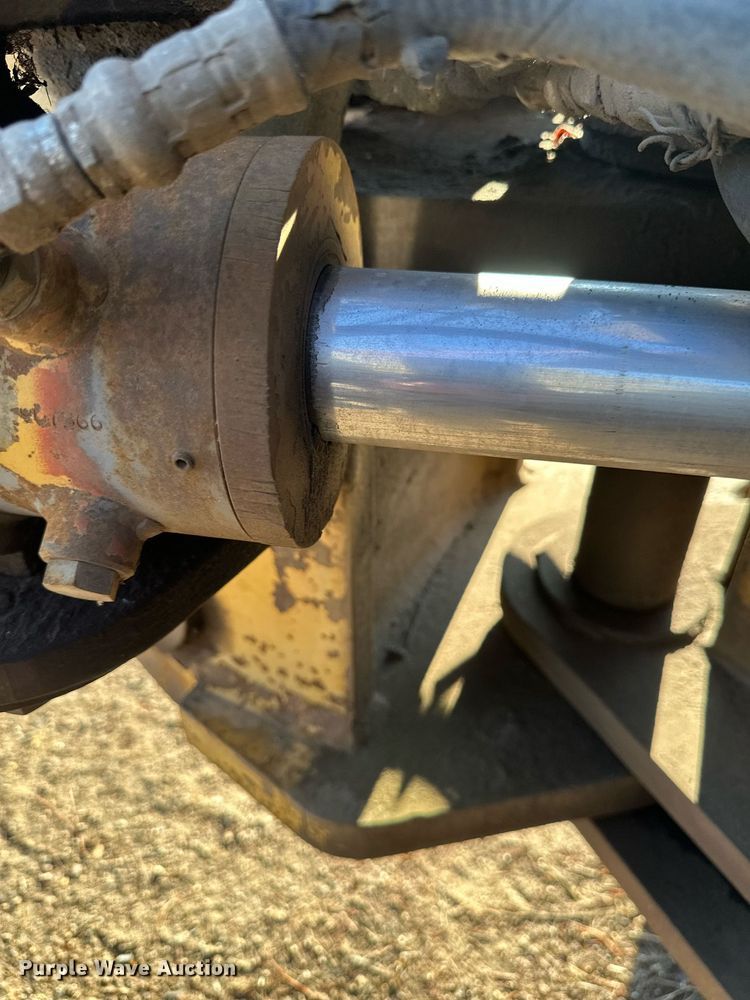 image for item DV0611 1987 Caterpillar  D6H LGP cable plow