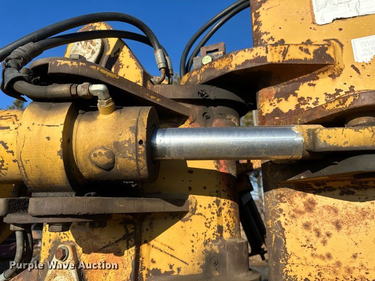 image for item DV0611 1987 Caterpillar  D6H LGP cable plow