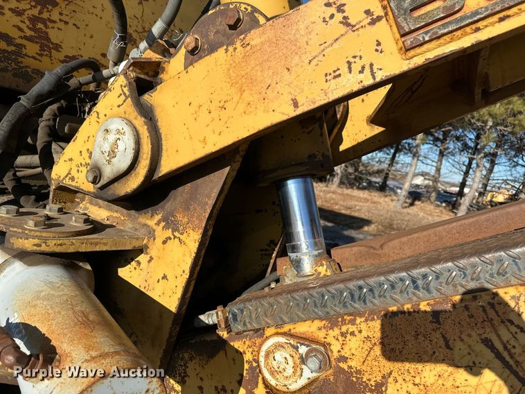 image for item DV0611 1987 Caterpillar  D6H LGP cable plow