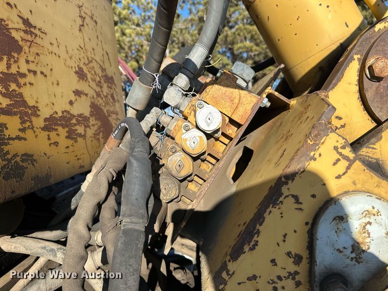 image for item DV0611 1987 Caterpillar  D6H LGP cable plow