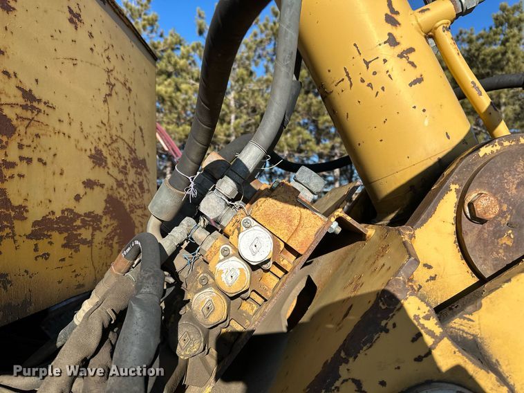 image for item DV0611 1987 Caterpillar  D6H LGP cable plow