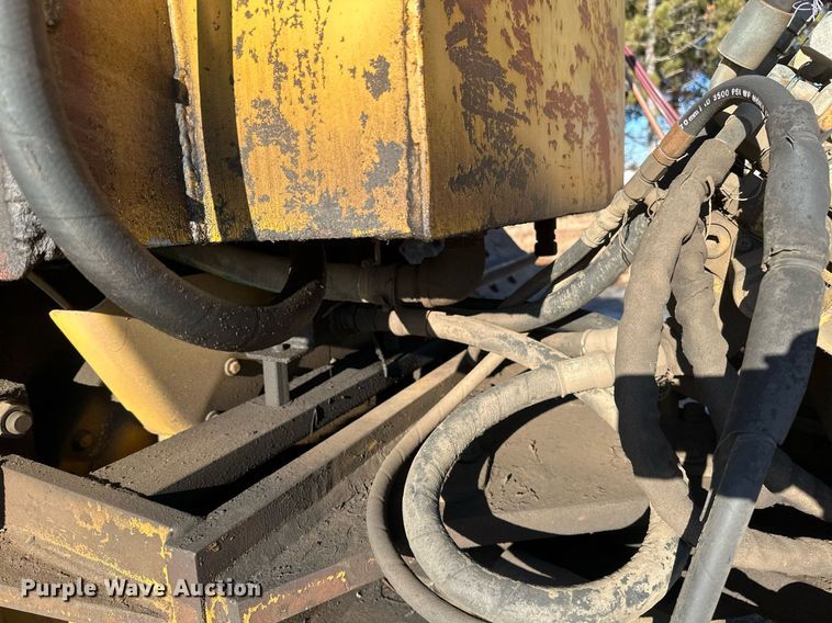 image for item DV0611 1987 Caterpillar  D6H LGP cable plow