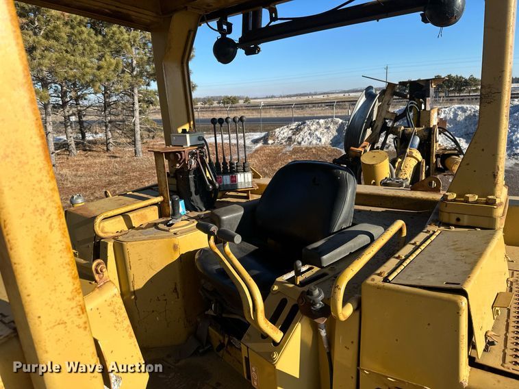 image for item DV0611 1987 Caterpillar  D6H LGP cable plow