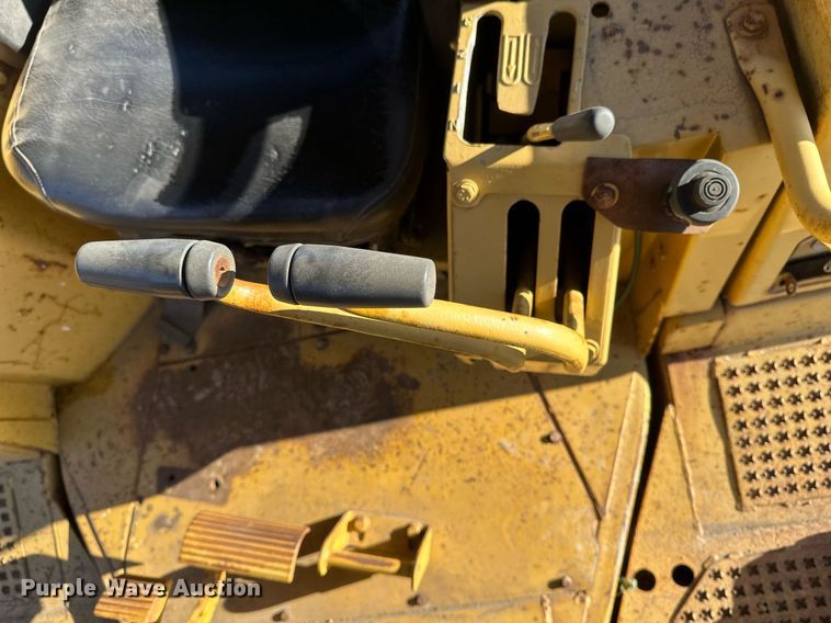 image for item DV0611 1987 Caterpillar  D6H LGP cable plow