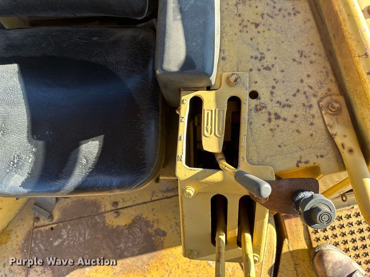 image for item DV0611 1987 Caterpillar  D6H LGP cable plow