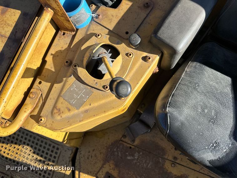 image for item DV0611 1987 Caterpillar  D6H LGP cable plow