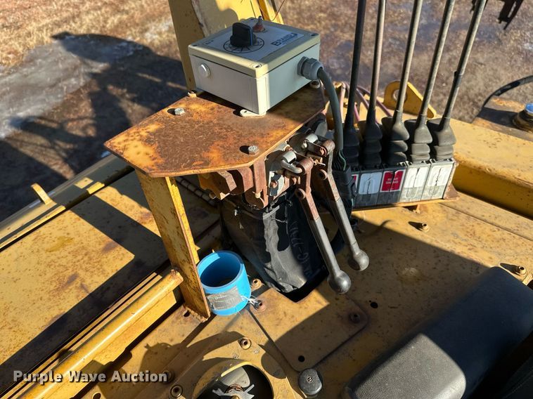 image for item DV0611 1987 Caterpillar  D6H LGP cable plow