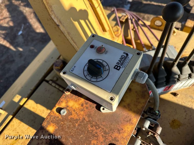 image for item DV0611 1987 Caterpillar  D6H LGP cable plow