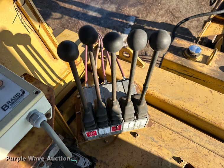 image for item DV0611 1987 Caterpillar  D6H LGP cable plow