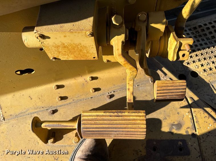 image for item DV0611 1987 Caterpillar  D6H LGP cable plow