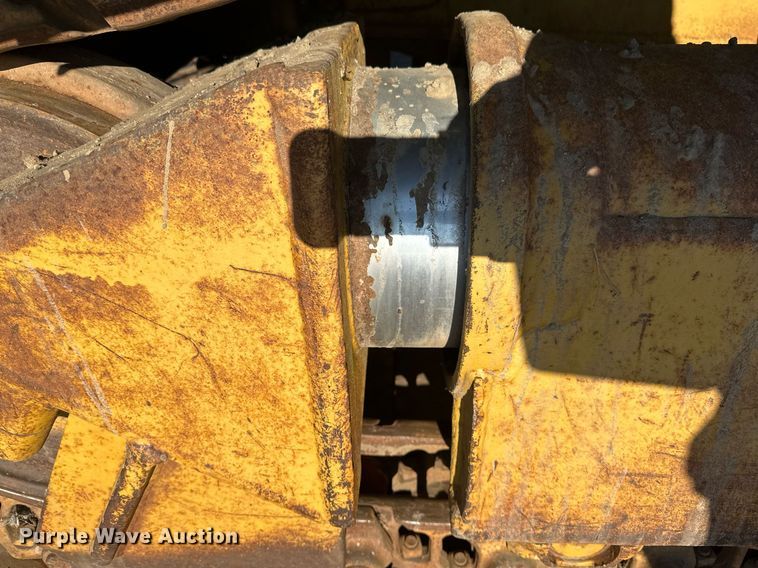 image for item DV0611 1987 Caterpillar  D6H LGP cable plow