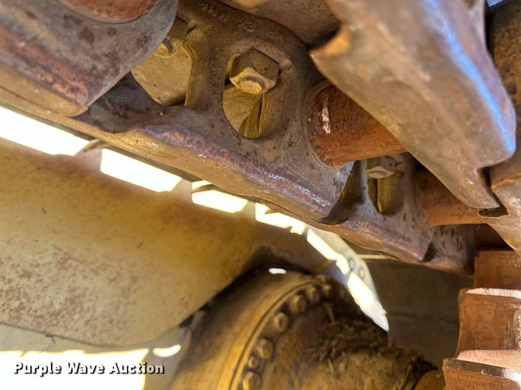 image for item DV0611 1987 Caterpillar  D6H LGP cable plow