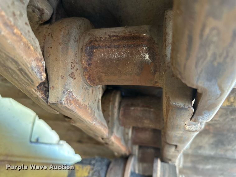 image for item DV0611 1987 Caterpillar  D6H LGP cable plow