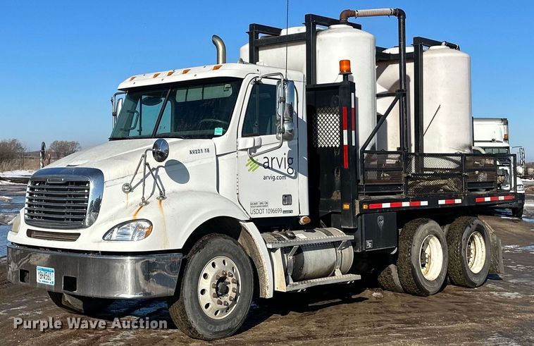 image for item DV0612 2007 Freightliner  Columbia flatbed truck with mud mixing system