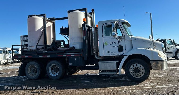 image for item DV0612 2007 Freightliner  Columbia flatbed truck with mud mixing system