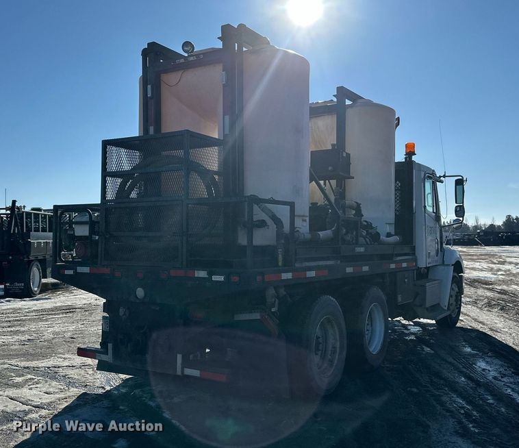 image for item DV0612 2007 Freightliner  Columbia flatbed truck with mud mixing system