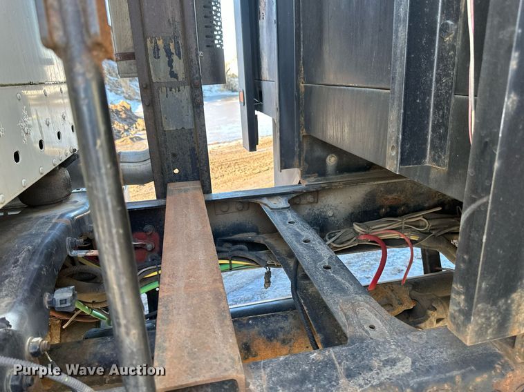 image for item DV0612 2007 Freightliner  Columbia flatbed truck with mud mixing system